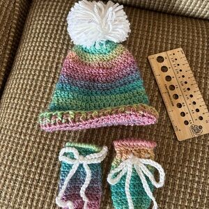 Colorful crochet Infant Hat and mittens Set